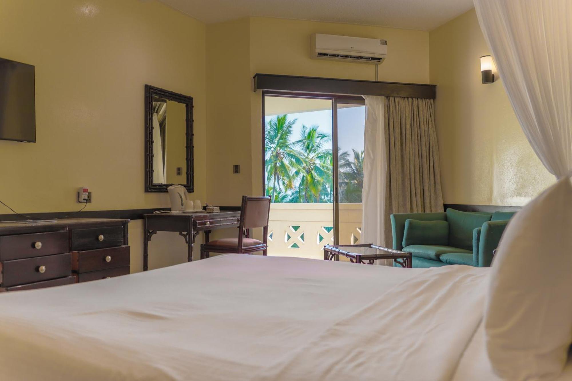 Mombasa Continental Resort Shanzu Ngoại thất bức ảnh