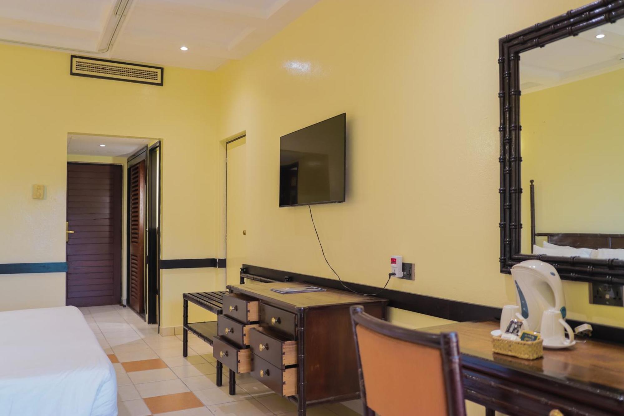 Mombasa Continental Resort Shanzu Ngoại thất bức ảnh